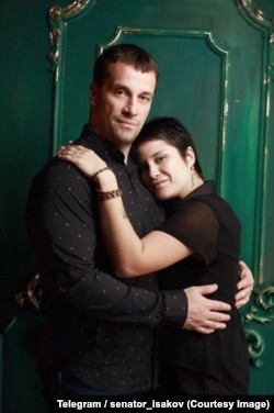 დიანა ისაკოვა მამასთან ერთად.