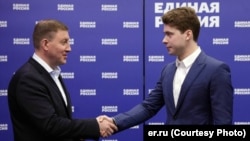 Илья Медведев (справа) вступает в "ЕР"