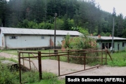 Devastirani objekti bivšeg logora Sušica blizu Vlasenicu, avgust 2022.