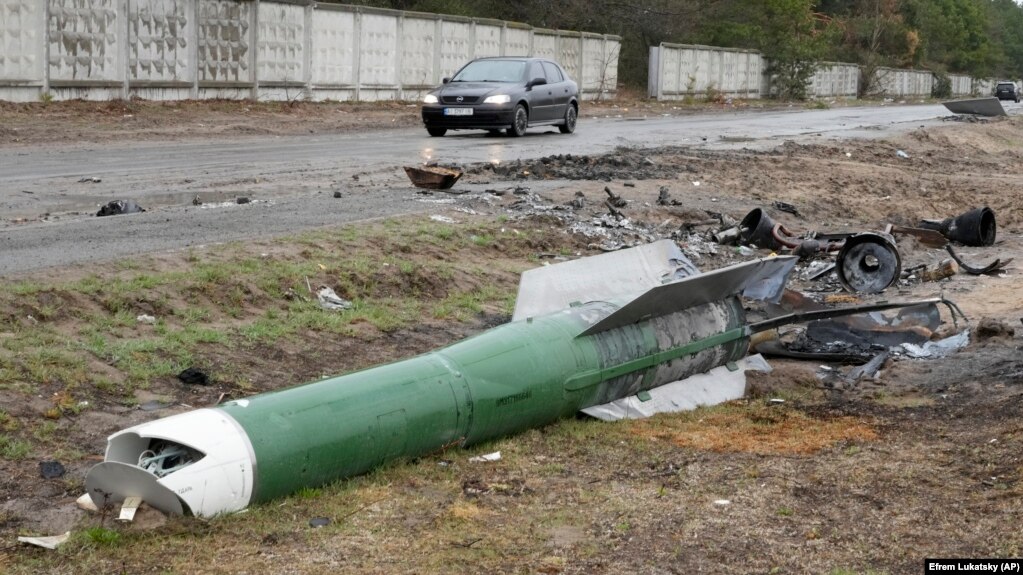 Makariv, 4 mars dhe 23 gusht. Makarivi ndodhej në vijën e frontit, dhe u gjend nën sulme të vazhdueshme me artileri, tanke dhe raketa.