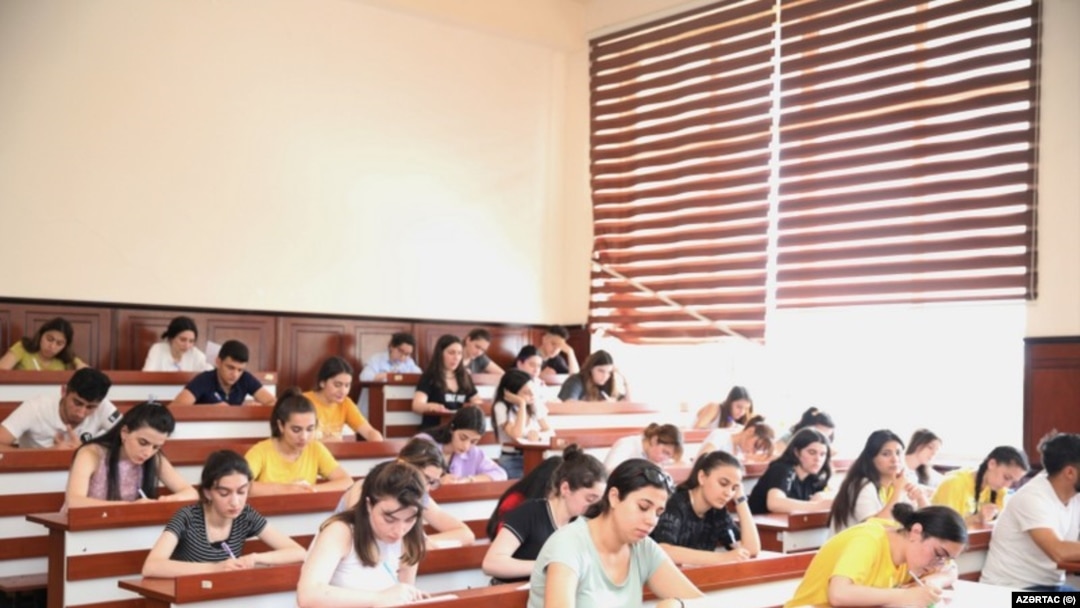 În rândul cadrelor didactice, abuzurile de putere sunt unele dintre cele mai răspândite forme de abatere de la normele etice. Cât despre a recunoaște un abuz, mulți dintre studenți știu să facă asta. În schimb, când vine vorba de a le reclama, intervine frica. 