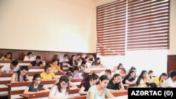 În rândul cadrelor didactice, abuzurile de putere sunt unele dintre cele mai răspândite forme de abatere de la normele etice. Cât despre a recunoaște un abuz, mulți dintre studenți știu să facă asta. În schimb, când vine vorba de a le reclama, intervine frica. 