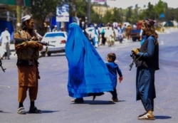 Талибский патруль на улице в Кабуле. 11 августа 2022 года