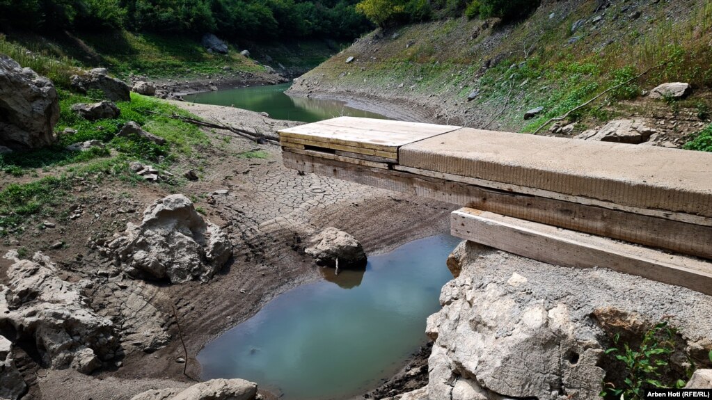Kjo është një kërcimore e ndërtuar në Përlepnicë, liqenin që është prekur nga thatësira. 