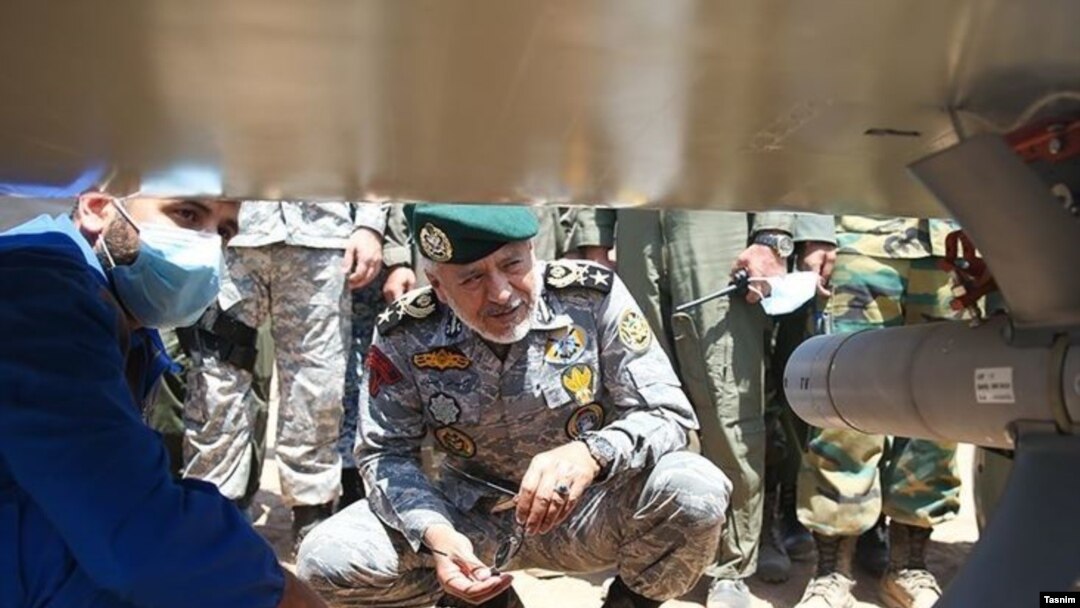 رزمایش پهپادی ارتش ایران با حضور حبیب‌الله سیاری، معاون هماهنگ‌کننده ارتش آغاز شد
