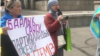 Активисты незарегистрированной оппозиционной партии «Алга, Казахстан!» с плакатом с призывом зарегистрировать «все» политические партии. Алматы, 21 августа 2022 года 