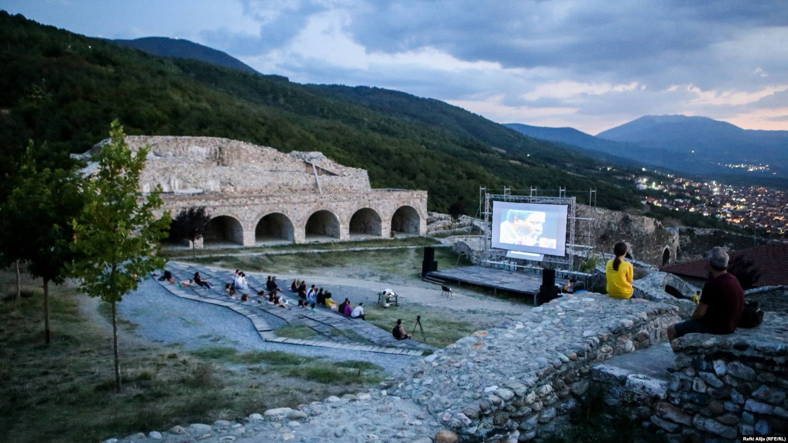 Një nga kinematë e hapura në Prizren.