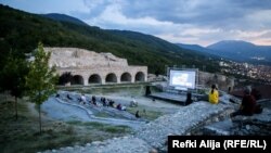 Një nga kinematë e hapura në Prizren.