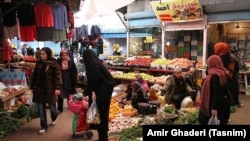 Piață de fructe și legume în Iran