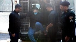 پلیس ایران می‌گوید برای «عبرت» دیگر «اشرار»، مجرمان را در خیابان‌ها می‌گرداند، اقدامی که با انتقادهای داخلی و خارجی مواجه شده است