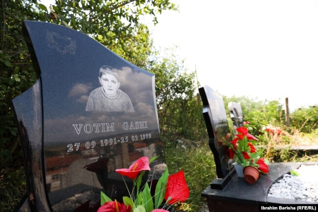 Votim Gashi u varros në këtë vend pas disa ditësh. Familja e gjeti trupin e tij të djegur brenda shtëpisë.
