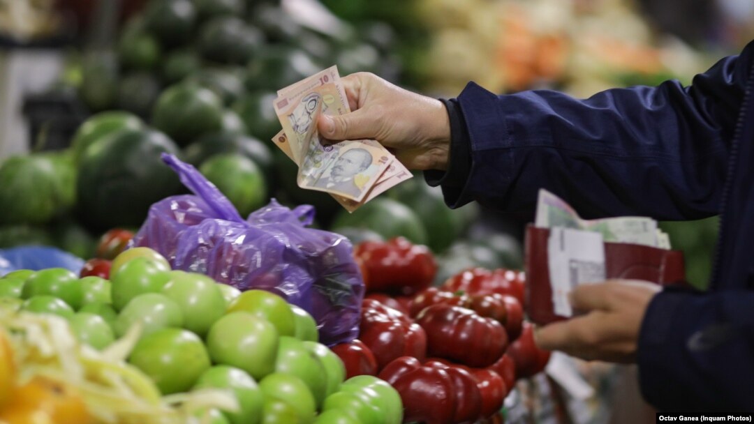Prețurile din România, dar nu numai, au crescut semnificativ în ultimul an din cauza inflației. Economiștii prevăd o scădere a ratei anuale a inflației în următoarele luni. 