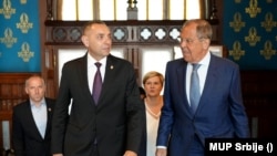 Српскиот министер за внатрешни работи Александар Вулин и рускиот министер за надворешни работи Сергеј Лавров, Москва