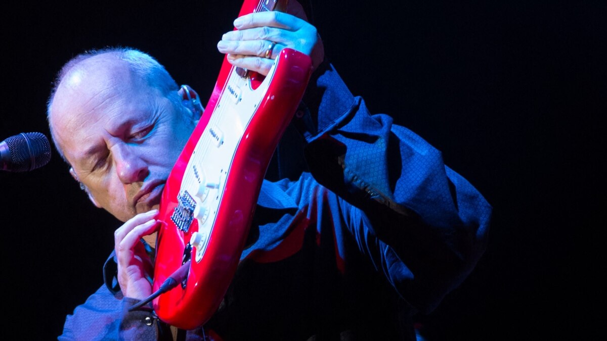 Неговият интерес към музиката започва с детско любопитство, минава през