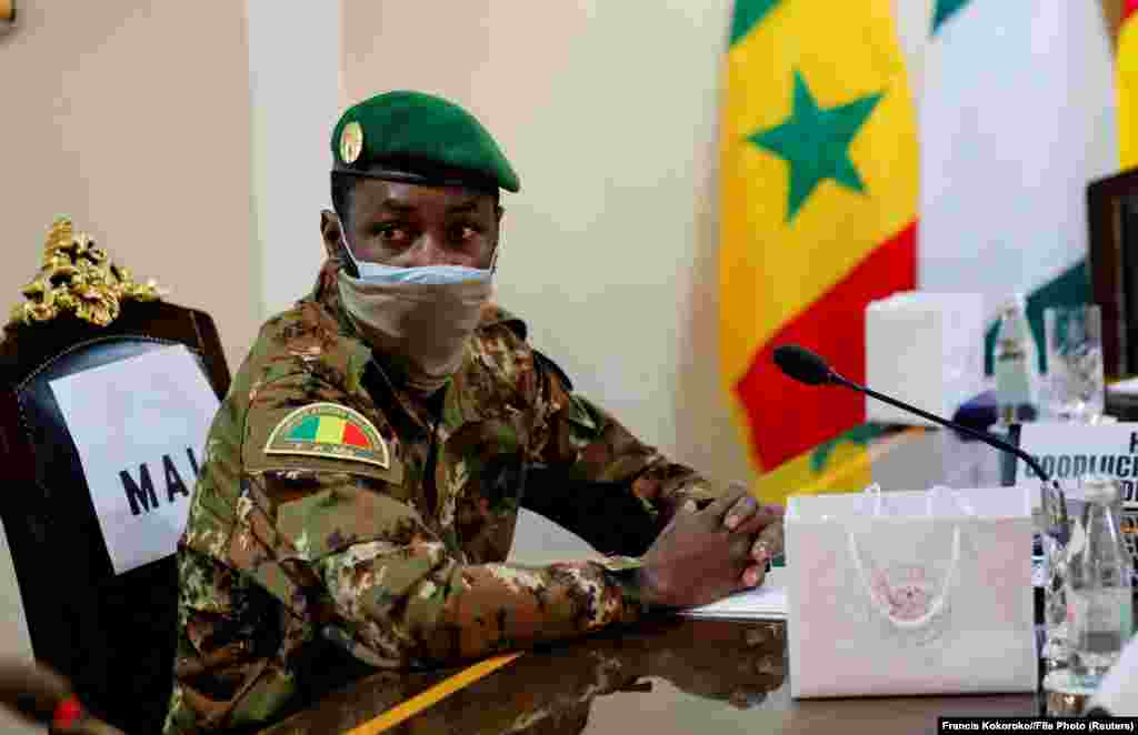 МАЛИ -&nbsp;Воениот водач на Мали, Асими Гоита, на 15 август изјави дека телефонски разговарал со рускиот претседател Владимир Путин за состојбата во Нигер, каде хунтата ја презеде власта со државен удар минатиот месец, пренесува новинската агенција Ројтерс.