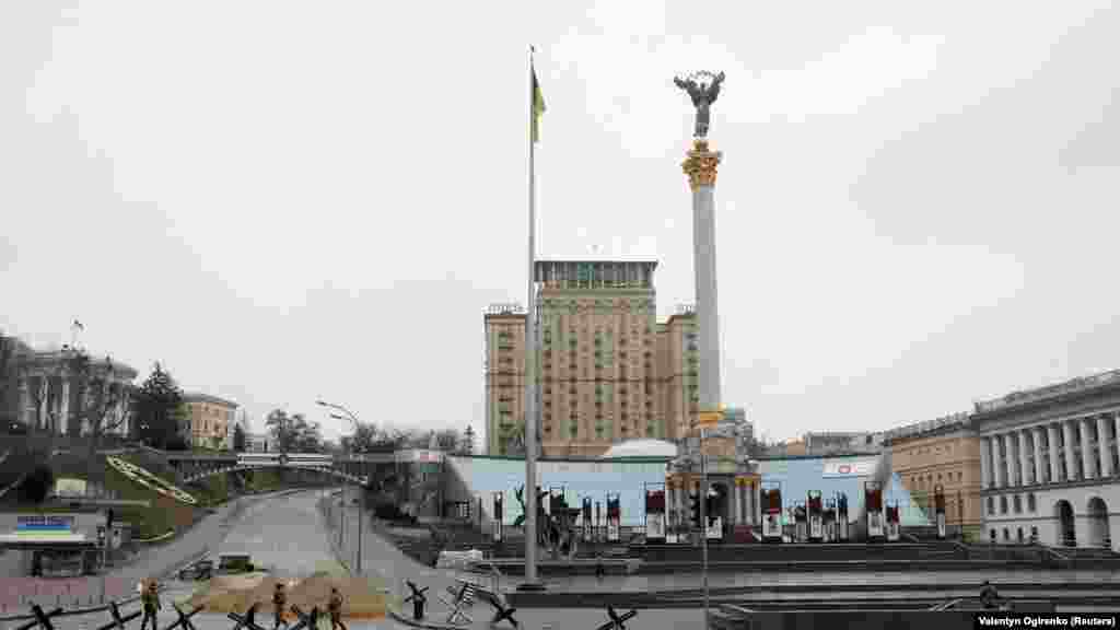 Київ 03.03.22 &ndash; 24.08.22 Військові та територіальна оборона розпочали підготовку до можливої оборони міста: рити окопи й розставляти на вулицях столиці барикади і їжаки