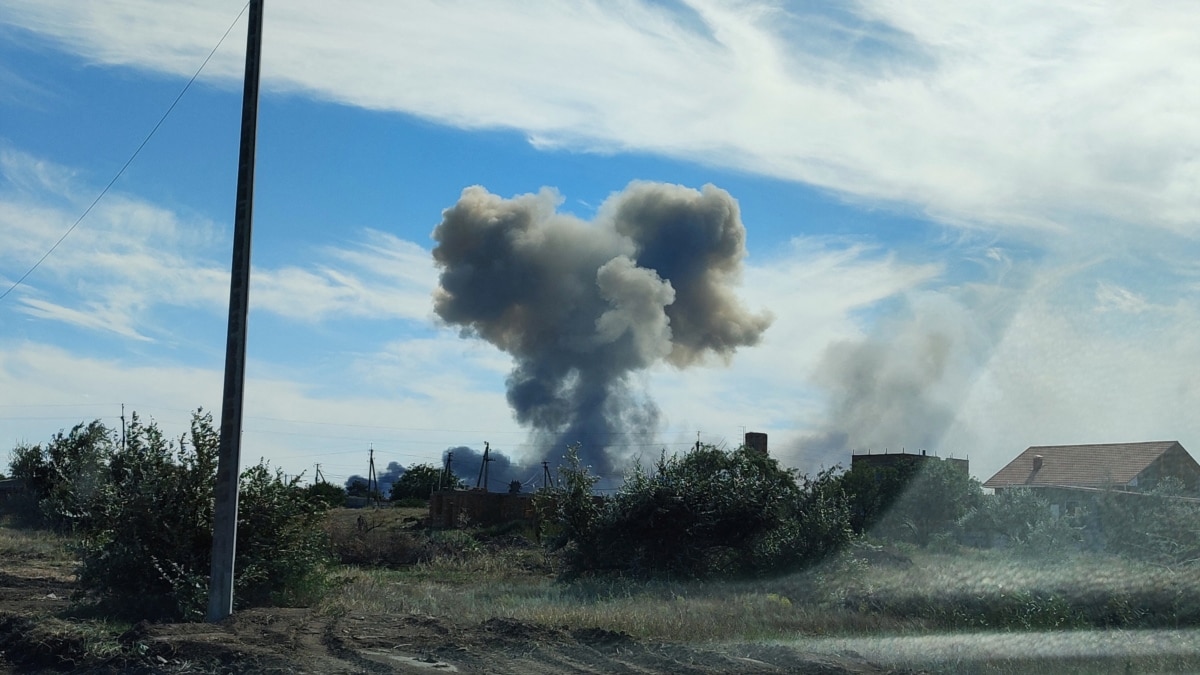 Повітряні сили ЗСУ натякнули, що вдарили по аеродрому Саки в Криму