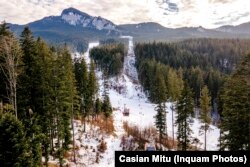 Rarăul iarna. România are trasee montane spectaculoase, însă acestea nu sunt cunoscute de turiștii străini, care vin din ce în ce mai rar să le viziteze.