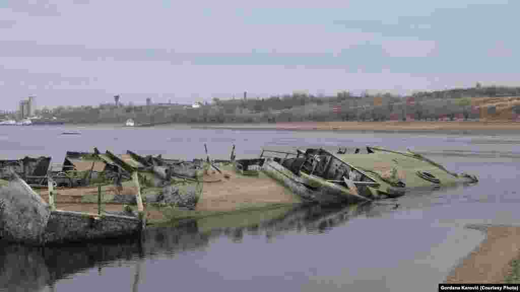 Ova fotografija iz 2011. autorice Gordane Karović prikazuje jedan od prethodno otkrivenih brodova iz Drugog svjetskog rata kod Prahova.