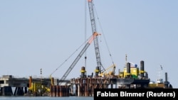 Cпорудження плавучого LNG терміналу біля узбережжя Німеччини (ілюстративне фото)
