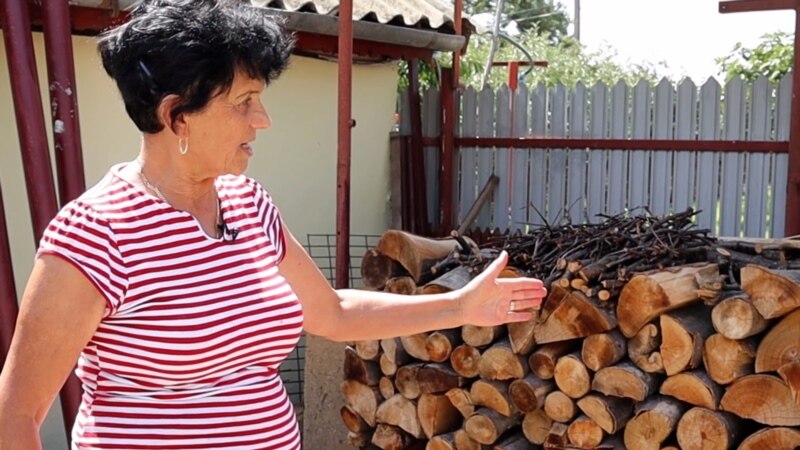 Despite Living Atop A Gas Field, Romanian Villagers Are Still Burning Wood