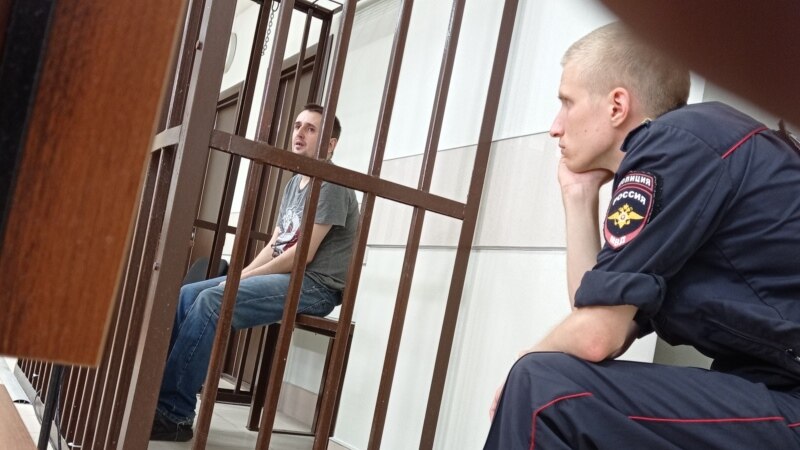 Кировский областной суд отменил решение о продлении ареста активисту Ричарду Роузу, обвиняемому в распространении 
