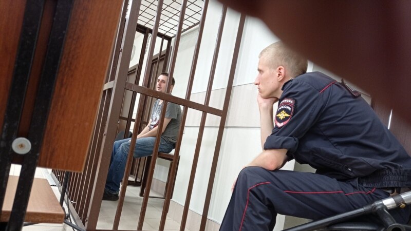 Суд в Кирове вновь оставил активиста Ричарда Роуз в СИЗО. Его обвиняют в "дискредитации" армии