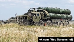 Un sistem rus de apărare antiaeriană S-400 lângă Evpatoria, Crimeea