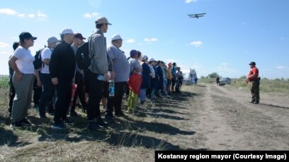 Қыздардың БДСМ құлдығы Порно жігітті кискамен тамақтандырды