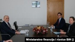 Vjekoslav Bevanda sa šefom Ureda Svjetske banke u BiH Christoferom Sheldonom, 3. marta 2022. 