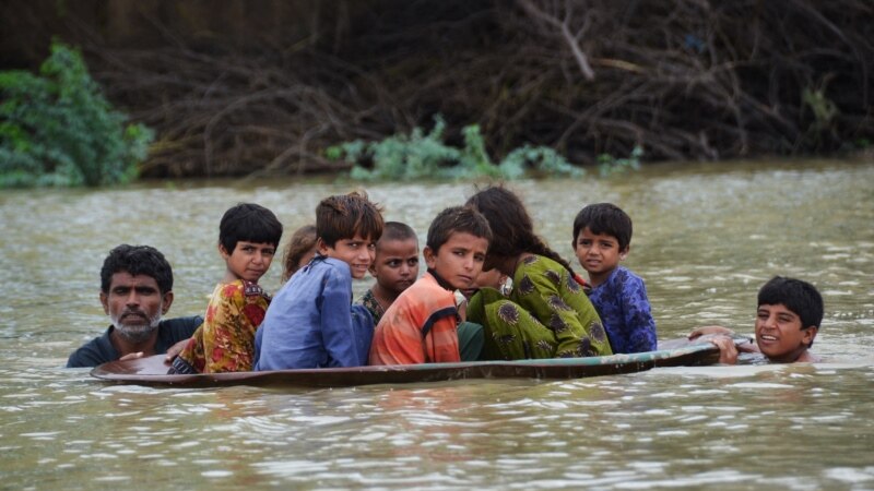 Пакистан бара помош за справување со поплавите 