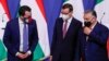 Прем’єр-міністр Угорщини Віктор Орбан (праворуч), прем’єр-міністр Польщі Матеуш Моравецький та очільник італійської партії «Ліга Півночі» Маттео Сальвіні (ліворуч), Будапешт, Угорщина, 1 квітня 2021 року