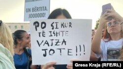 Protestë në Tiranë kundër dhunës ndaj grave.