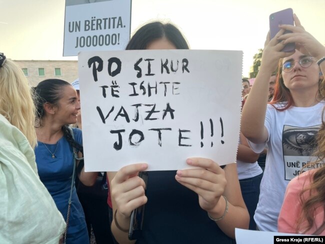 Pamje nga protesta në Tiranë.