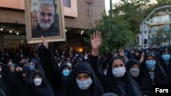 عکسی از تجمع رسمی برای حمایت از آمرین به حجاب اجباری در شیراز