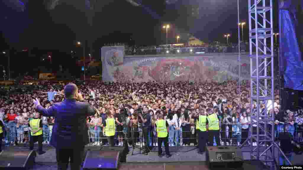 Илјадници луѓе го посетија мировниот фестивал што по повод 21-годишнината од потпишувањето на Охридскиот договор го организираше Министерството за политички систем.&nbsp;