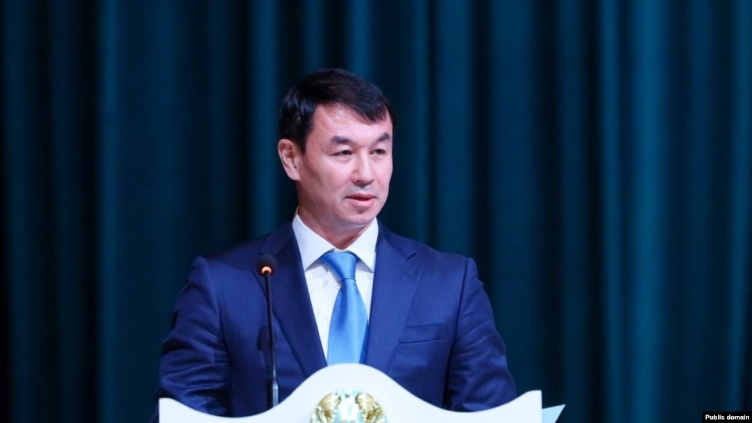 Жуынатын бөлмеде жуынатын порно апа