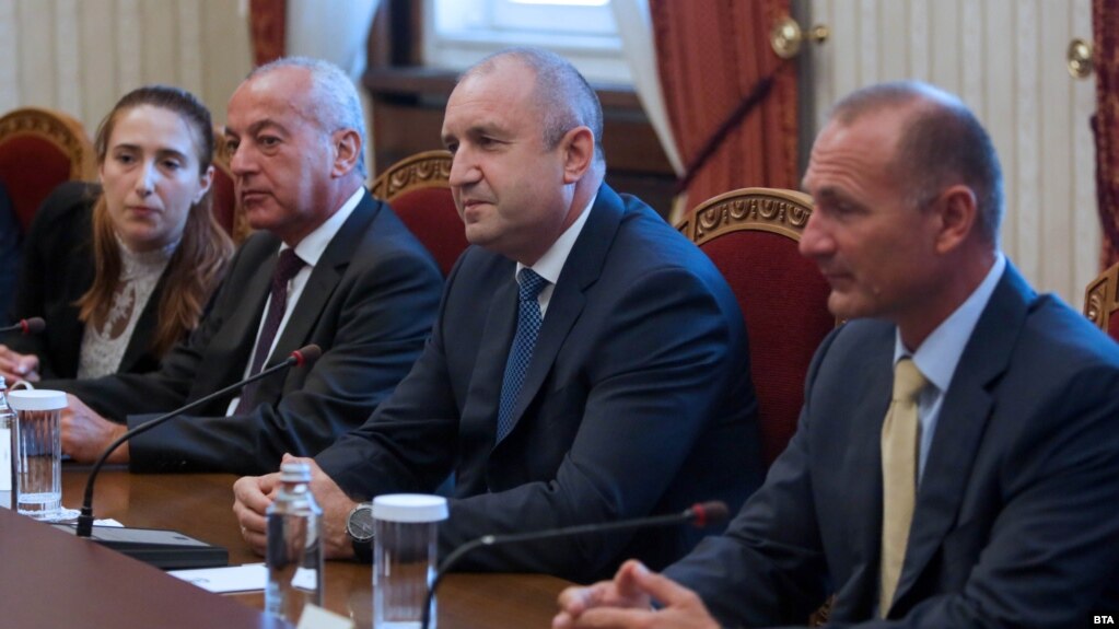 Премиерът Гълъб Донев, президентът Румен Радев и министърът на енергетиката Росен Христов.