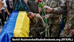 Десетки хиляди украинци и руснаци загинаха в последната половин година, откакто Москва започна своята "специална операция" и забрани да се използва думата "война".