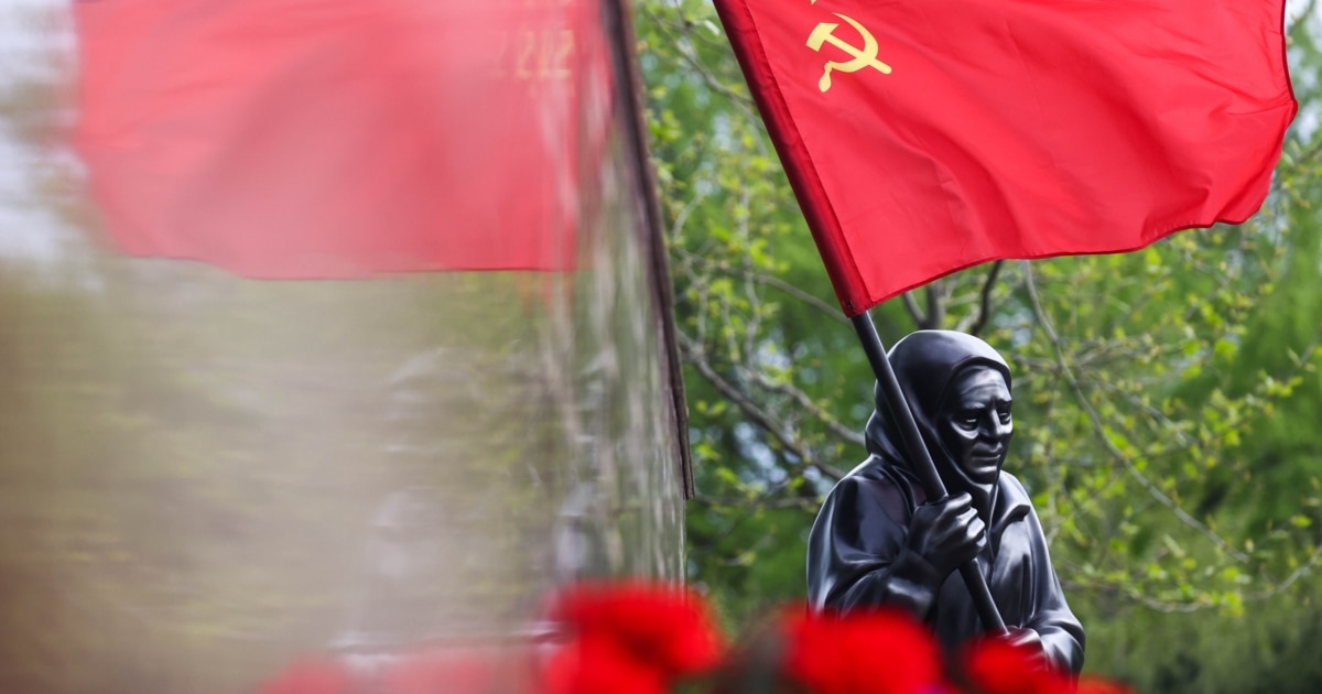от «парты героев СВО» до марша школьников в форме красноармейцев