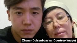Погибший в Январских событиях Абылай Ергеш с матерью Жанар Дуйсебаевой