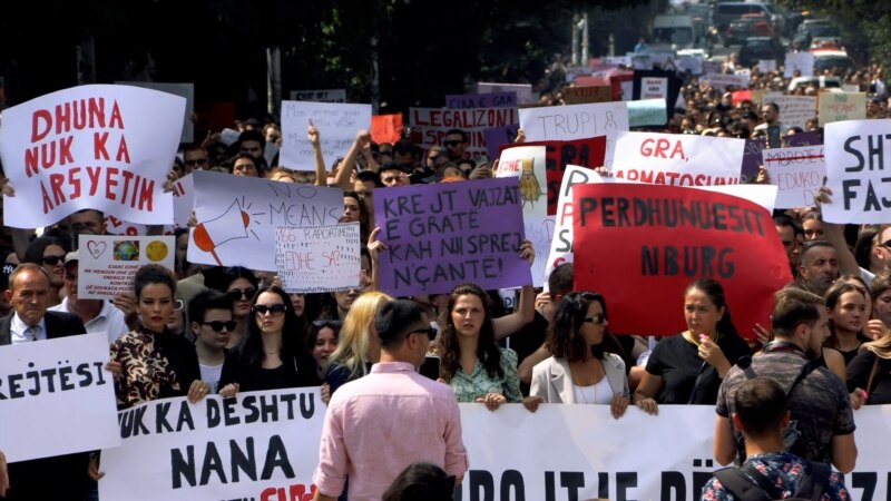 Protest za zaštitu žena i devojaka od nasilja na Kosovu