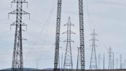 Linja elektrike të tensionit të lartë afër Obiliqit. Fotografi nga arkivi. 