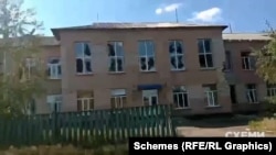 The gutted school building in Pisky-Radkivski