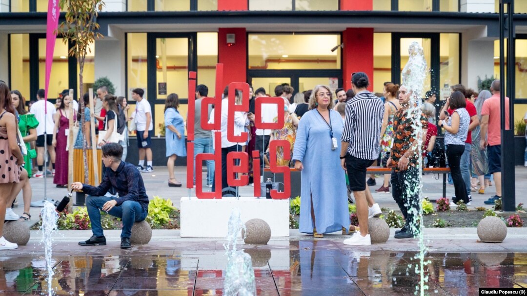 (Re)vederea la festival, momentul pe care participanții Ideo Ideis l-au așteptat timp de mai bine de-un an, s-a întâmplat luni, pe 15 august, la Centrul Multifuncțional pentru Tineri din Alexandria. 