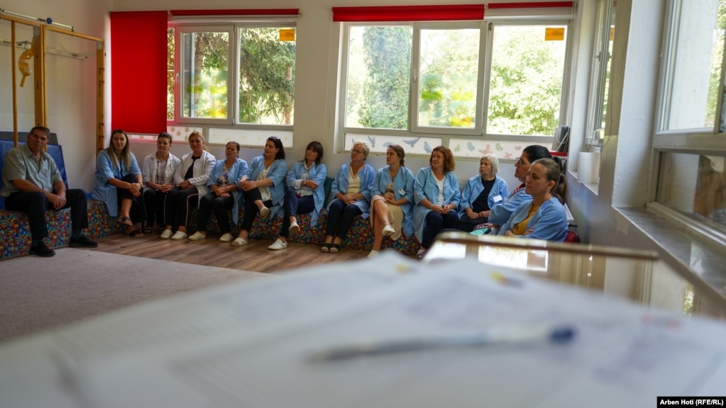 Me projektligjin e ri për pagat, mësimdhënësit në institucionet parashkollore është caktuar të kenë koeficientin 5.2, ndërkaq edukatorët koeficientin 5.