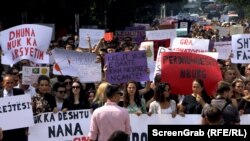 Стотици граѓани во 2022 година протестираа во Приштина за да го изразат својот револт против сексуалното насилство врз жените и девојчињата