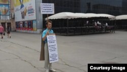 Василий Горбунов на одном из митингов за повышение зарплат учителям, фото из личного архива