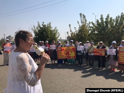 Желіде жетілген әйелдердің төменгі юбка фотосуреттері