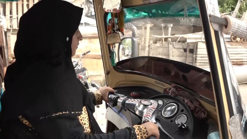 Pakistani Woman Drives Her Late Father's Rickshaw To Support Her Family